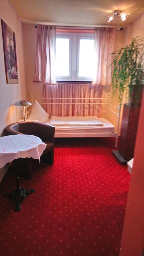 Gasthaus Und Hotel An Der Kost ฮัททิงเงน ภายนอก รูปภาพ