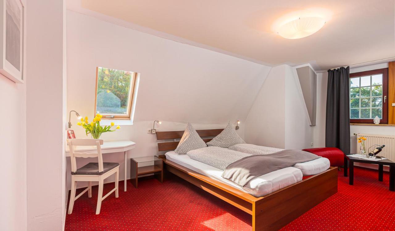 Gasthaus Und Hotel An Der Kost ฮัททิงเงน ภายนอก รูปภาพ